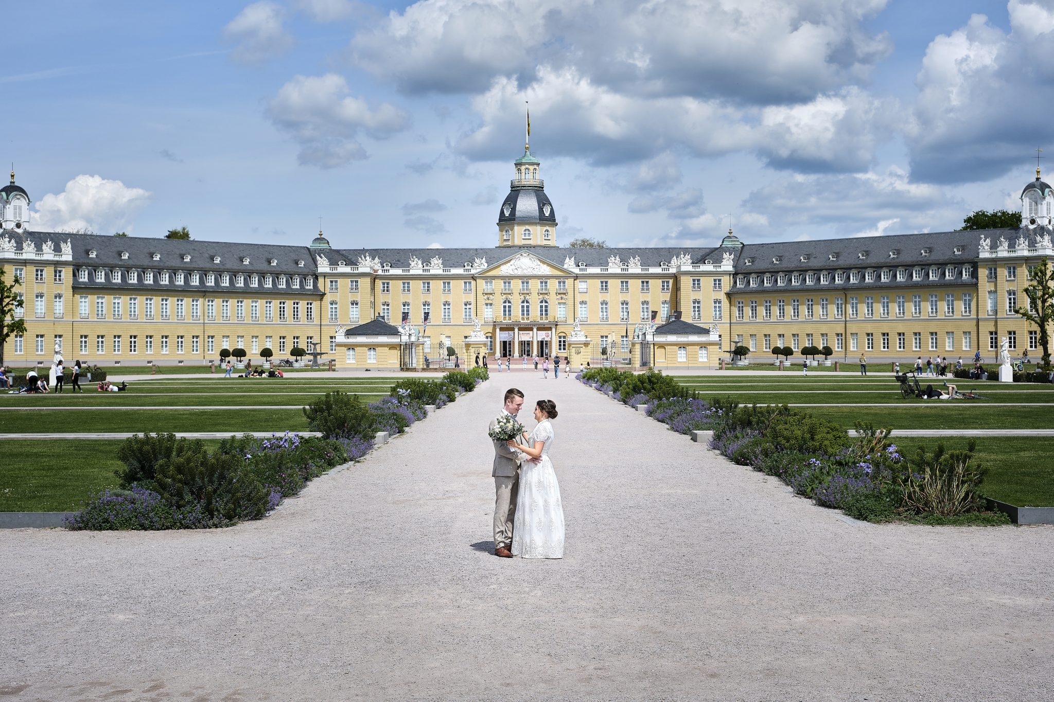Hochzeitsfotograf Karlsruhe fotografiert Brautpaarshooting am Karlsruher Schloss